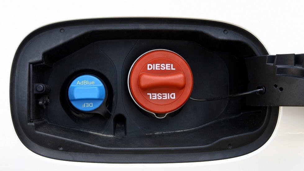 642ec5ab4445a5899d5b2aed 6adca217 f890 4102 b5a3 4874a580366b trappe carburant adblue diesel